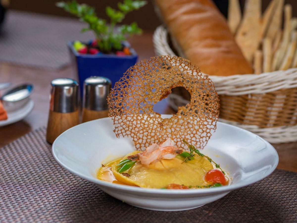 The Orchid Hotel Hinjewadi Pune Eksteriør bilde A prawn and mango salad