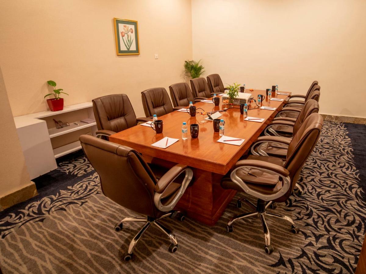 The Orchid Hotel Hinjewadi Pune Eksteriør bilde A boardroom at a hotel