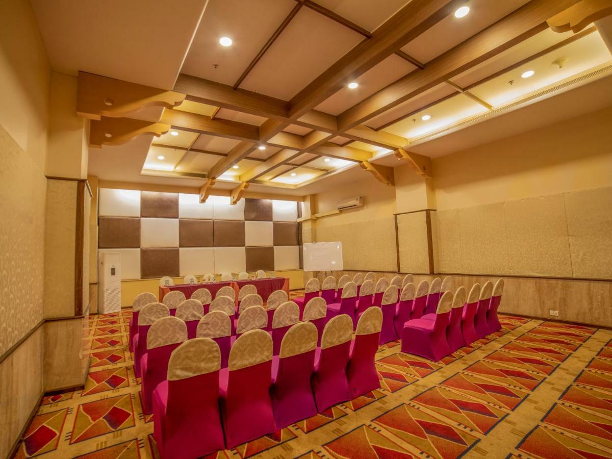 The Orchid Hotel Hinjewadi Pune Eksteriør bilde The Royal